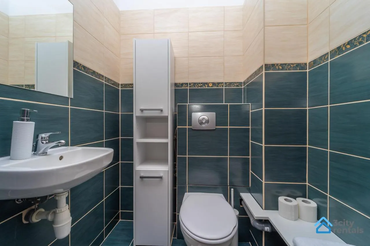 Apartment For 10 With Garden And Parking Gdansk