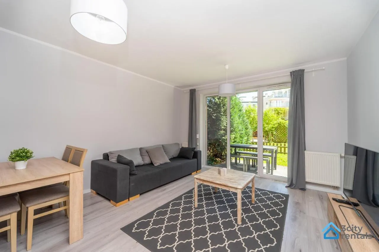 Apartment For 10 With Garden And Parking Gdansk