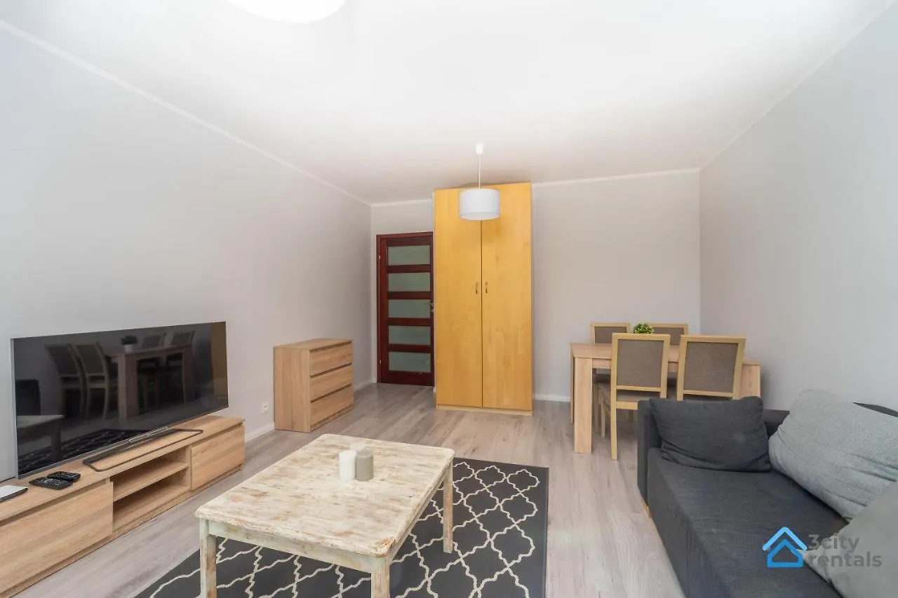 Apartment For 10 With Garden And Parking Gdansk